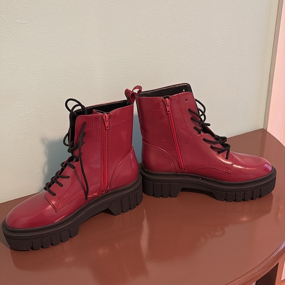 Guess Lug sole combat boots Woman’s size 9 $40 - Picture 4 of 6